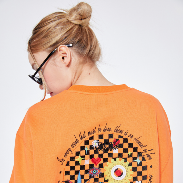 1215 디자이너스,Back round checkerboard embroidered sweat shirt_Orange 백 라운드 체커보드 자수 스웨트 셔츠_오렌지